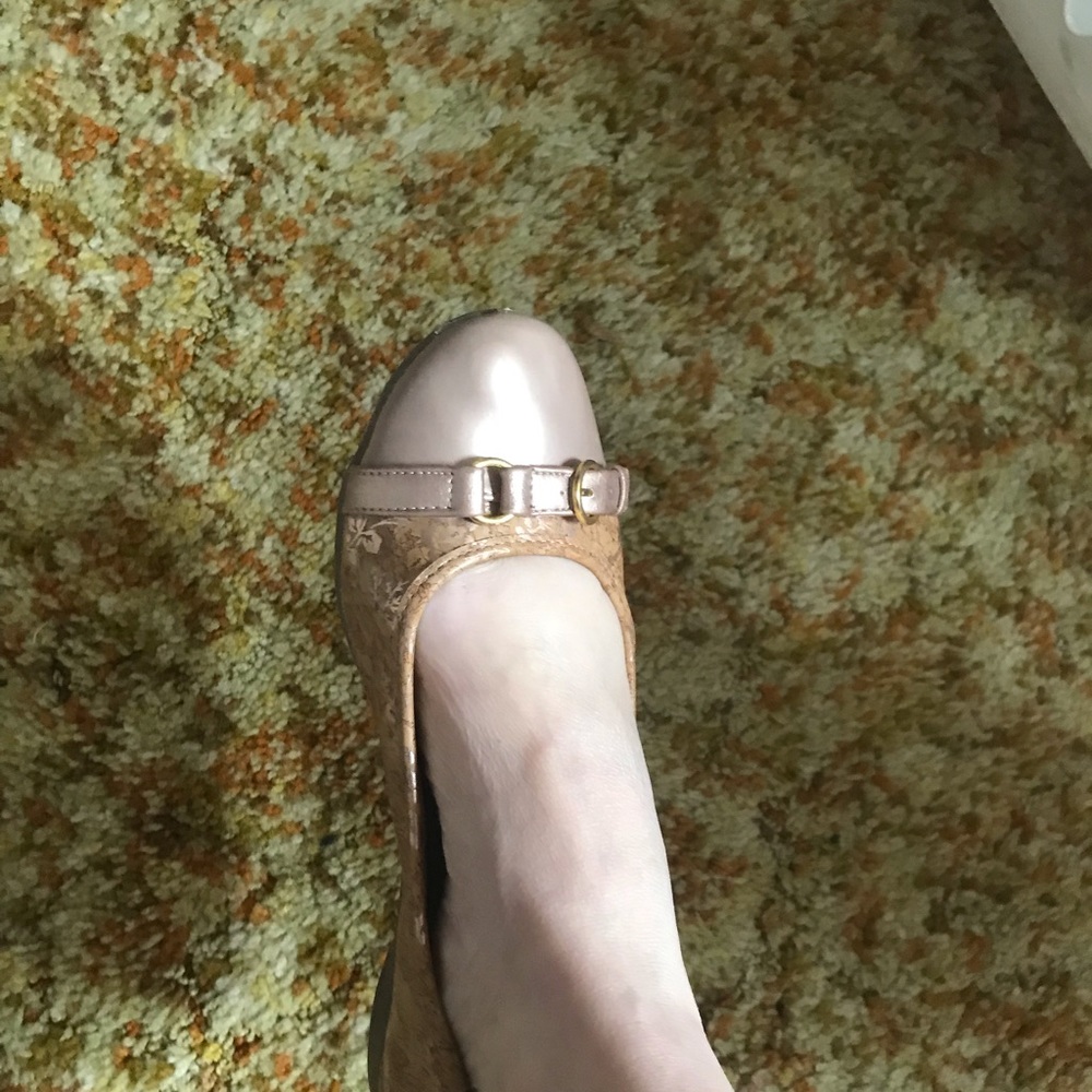 Flats - Picture 2 of 3